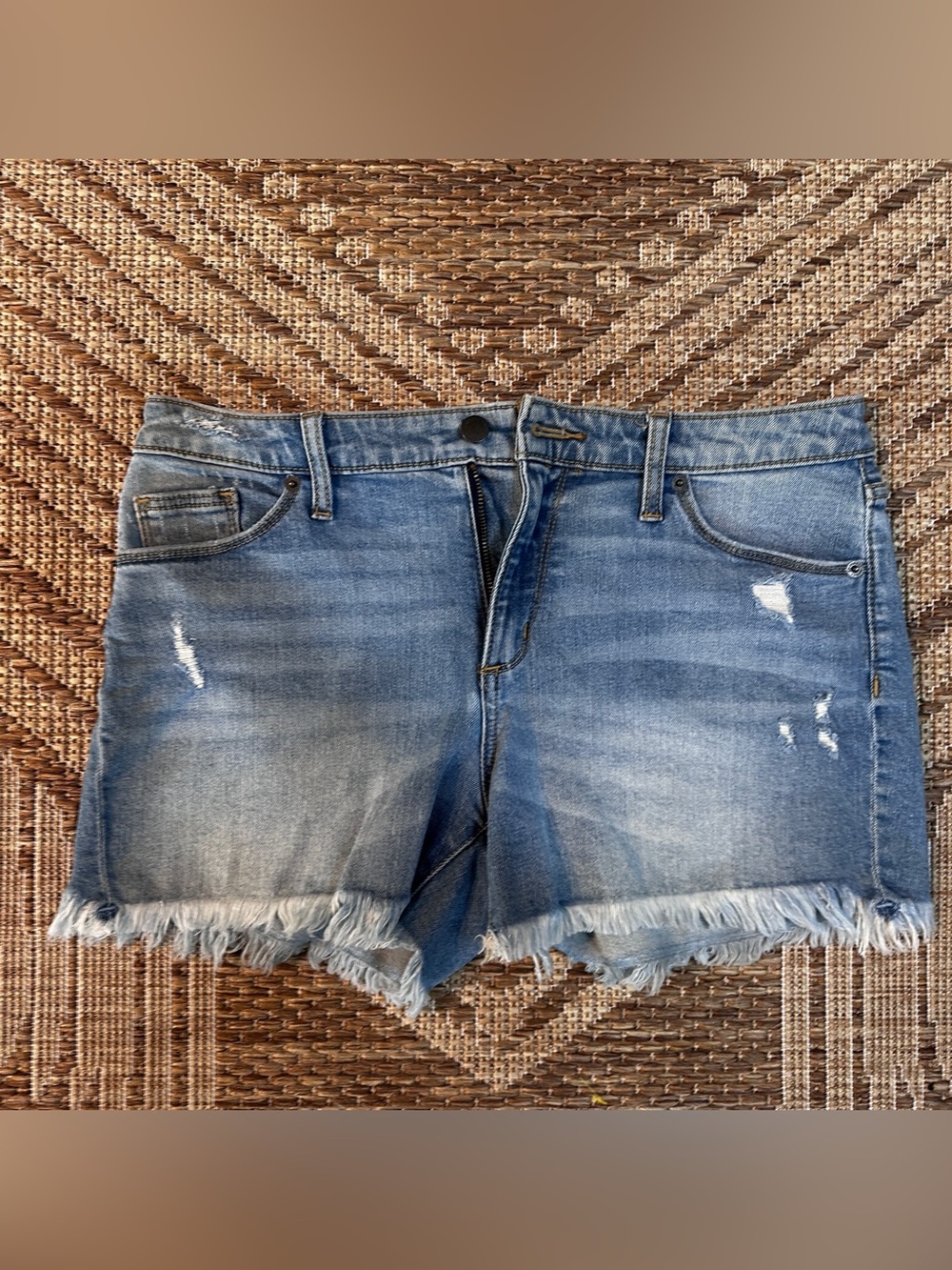Universal Thread Washed Blue Frayed Hem Denim Shorts size 6/28